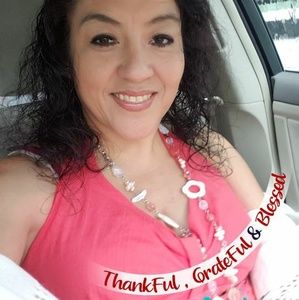 Meet your Posher, Raquel